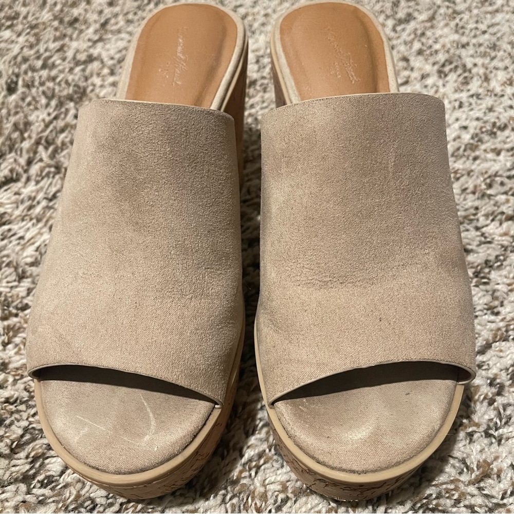 Universal Thread Beige Mules